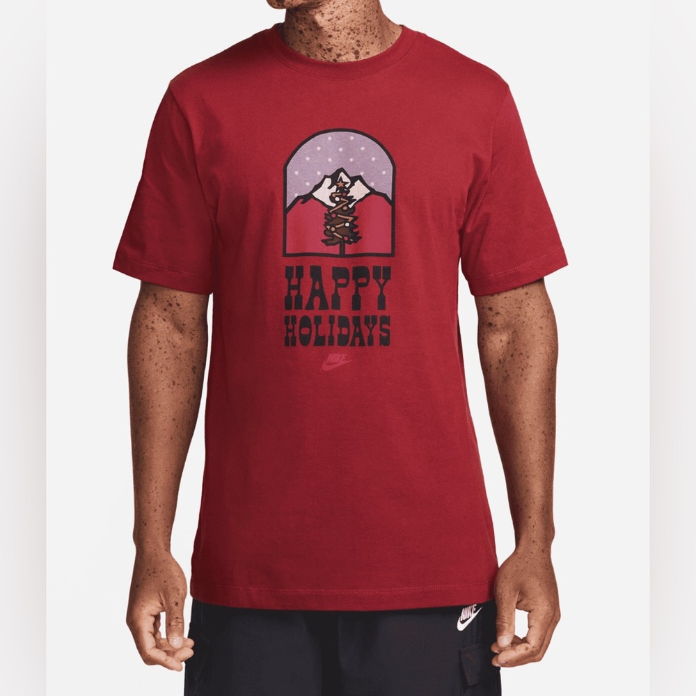 Nike | Burgundy ‘Happy Holidays’ Festive Tee with Christmas tree size M